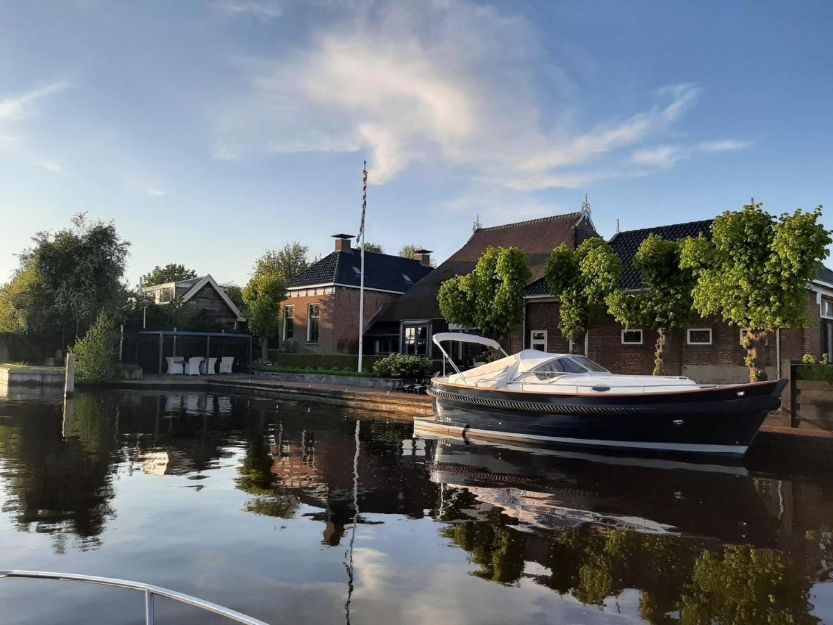 Puur Eastermar - Monumentaal, Authentiek En Luxe Koetshuis Aan Open Vaarwater Met Jacuzzi En Sauna Oostermeer Eksteriør billede