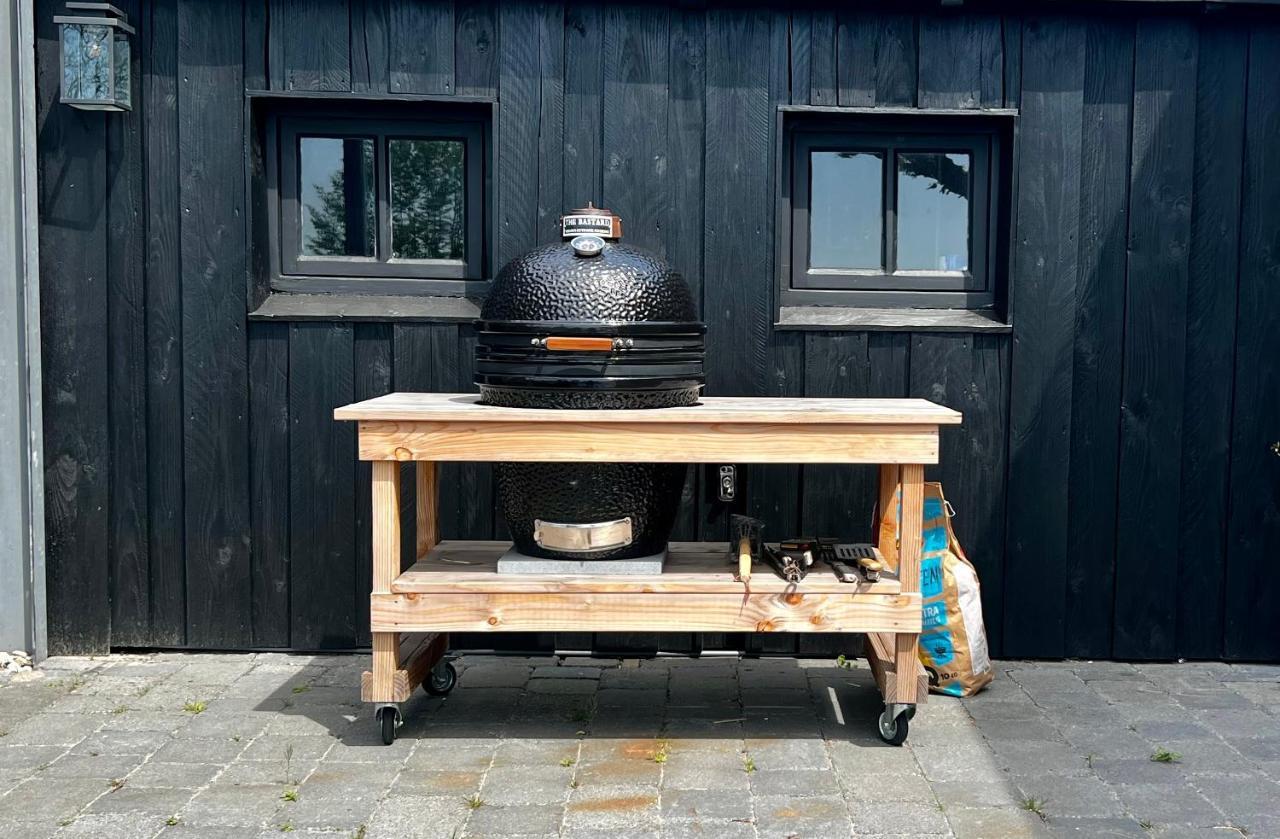 Puur Eastermar - Monumentaal, Authentiek En Luxe Koetshuis Aan Open Vaarwater Met Jacuzzi En Sauna Oostermeer Eksteriør billede
