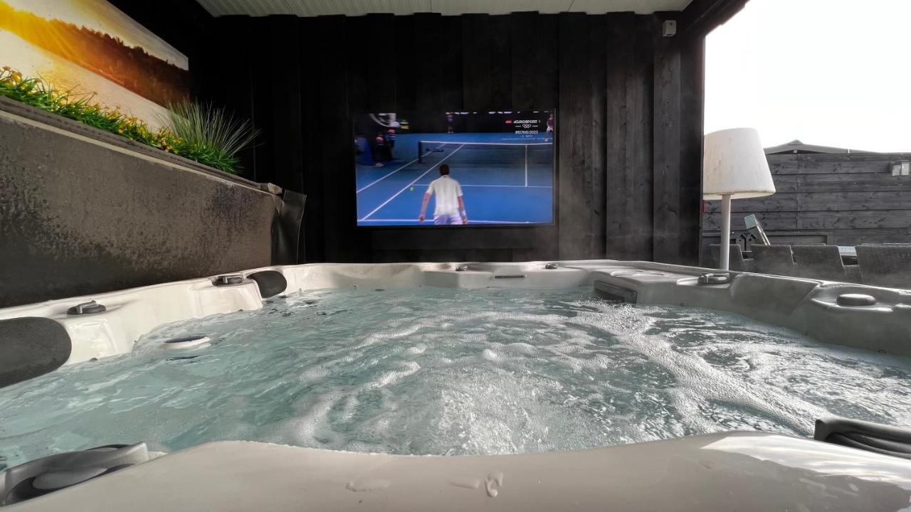 Puur Eastermar - Monumentaal, Authentiek En Luxe Koetshuis Aan Open Vaarwater Met Jacuzzi En Sauna Oostermeer Eksteriør billede