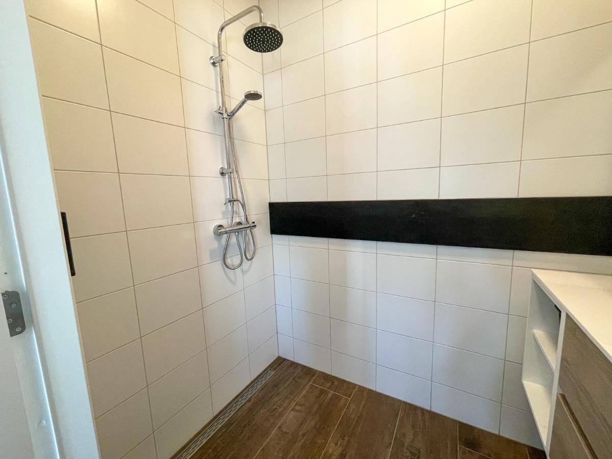 Puur Eastermar - Monumentaal, Authentiek En Luxe Koetshuis Aan Open Vaarwater Met Jacuzzi En Sauna Oostermeer Eksteriør billede