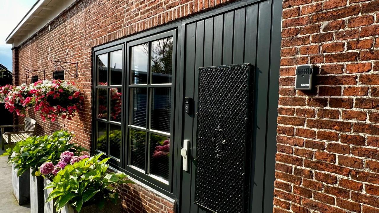 Puur Eastermar - Monumentaal, Authentiek En Luxe Koetshuis Aan Open Vaarwater Met Jacuzzi En Sauna Oostermeer Eksteriør billede