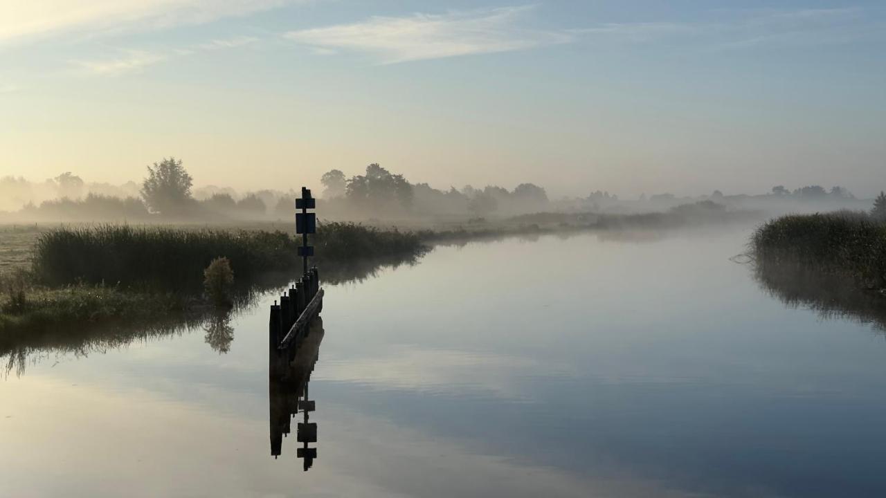 Puur Eastermar - Monumentaal, Authentiek En Luxe Koetshuis Aan Open Vaarwater Met Jacuzzi En Sauna Oostermeer Eksteriør billede