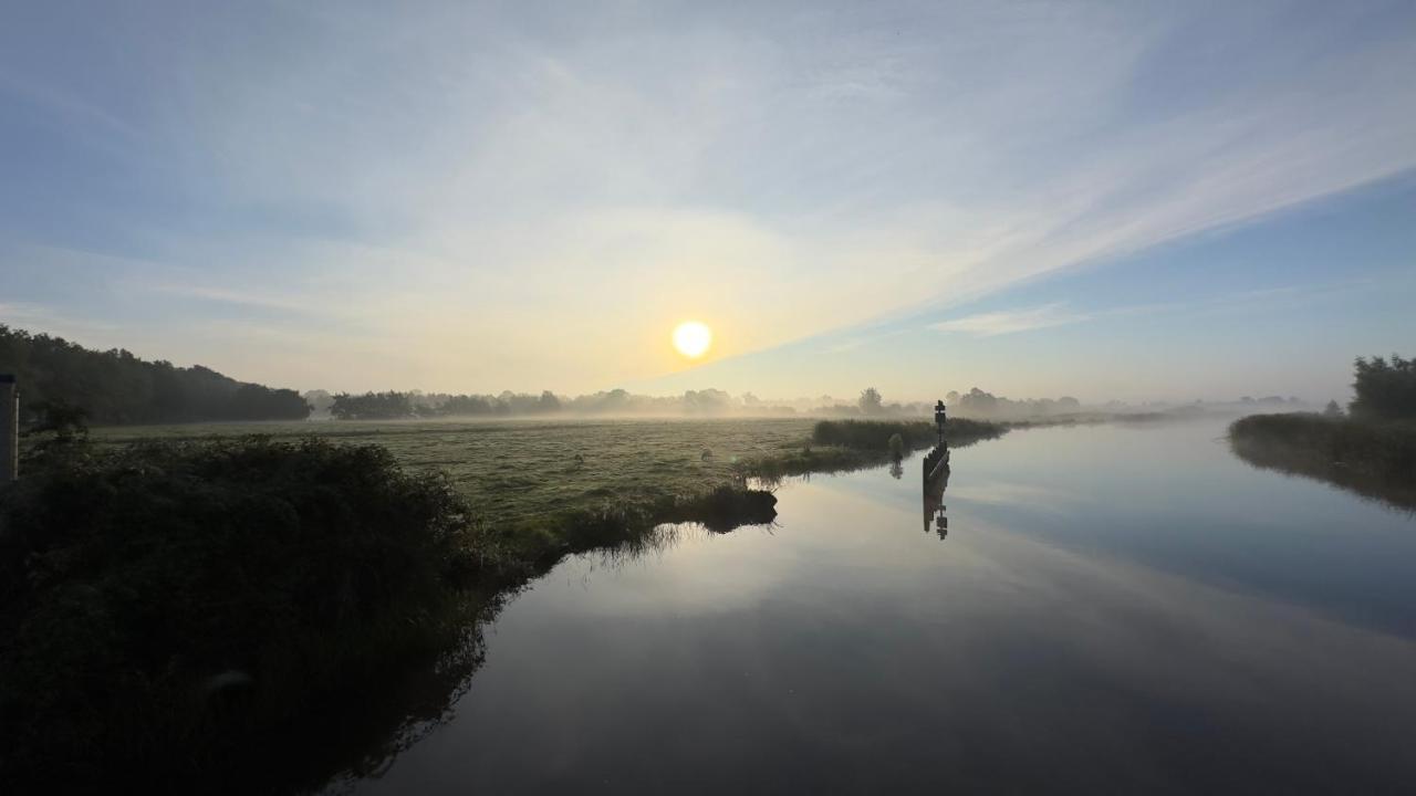 Puur Eastermar - Monumentaal, Authentiek En Luxe Koetshuis Aan Open Vaarwater Met Jacuzzi En Sauna Oostermeer Eksteriør billede