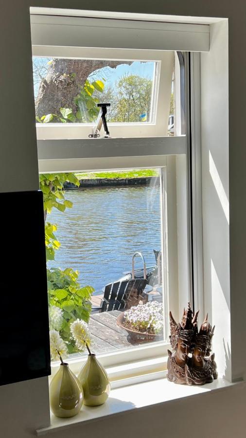 Puur Eastermar - Monumentaal, Authentiek En Luxe Koetshuis Aan Open Vaarwater Met Jacuzzi En Sauna Oostermeer Eksteriør billede
