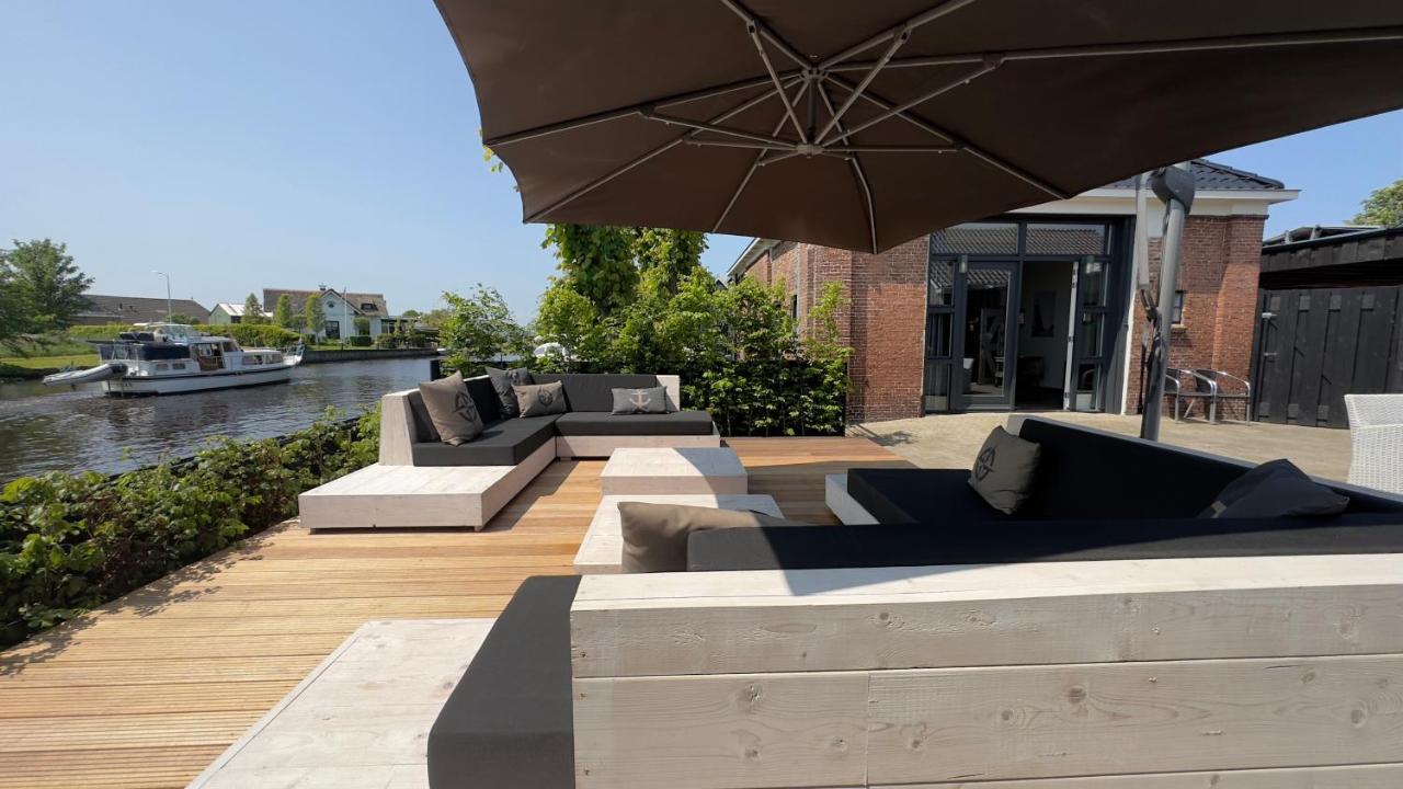 Puur Eastermar - Monumentaal, Authentiek En Luxe Koetshuis Aan Open Vaarwater Met Jacuzzi En Sauna Oostermeer Eksteriør billede