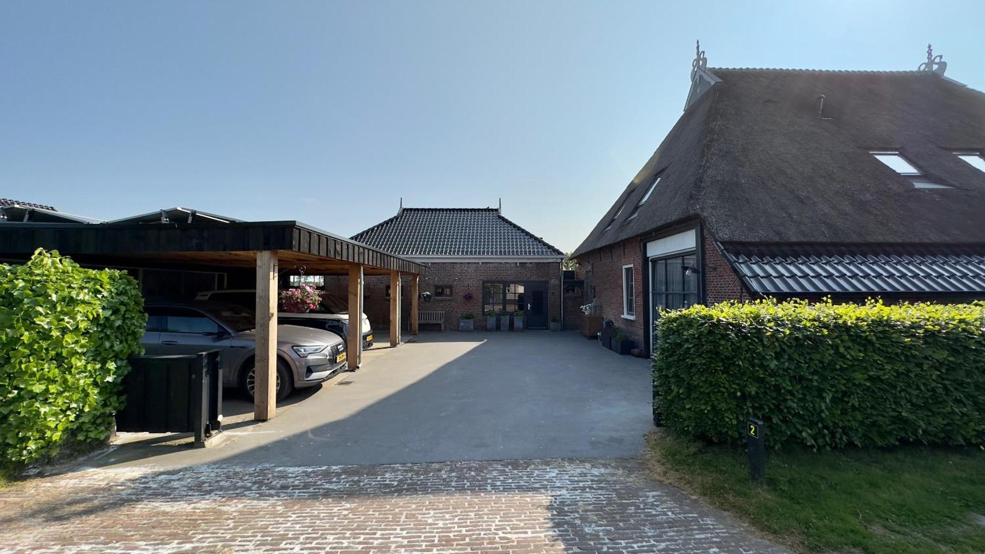 Puur Eastermar - Monumentaal, Authentiek En Luxe Koetshuis Aan Open Vaarwater Met Jacuzzi En Sauna Oostermeer Eksteriør billede