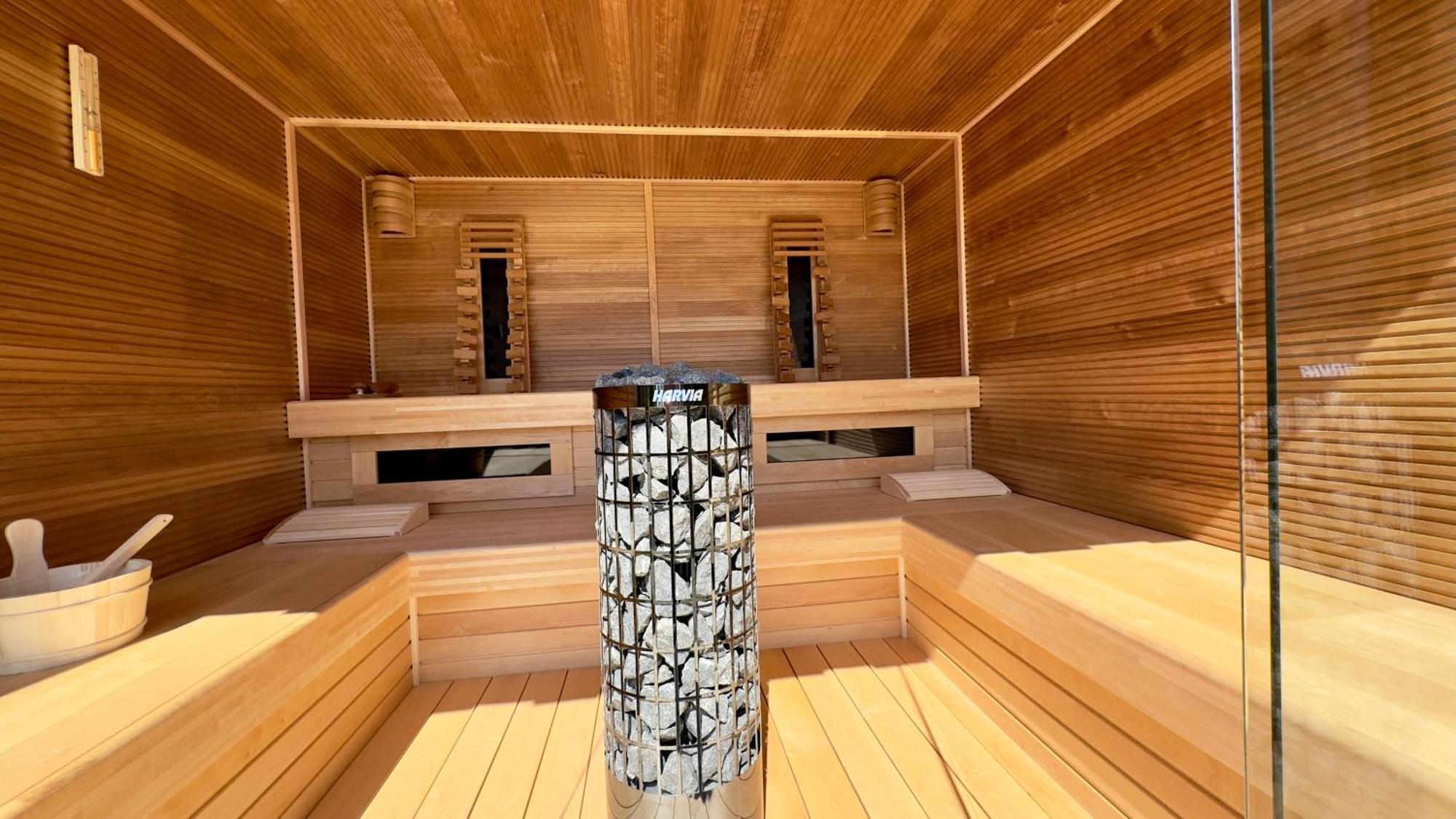 Puur Eastermar - Monumentaal, Authentiek En Luxe Koetshuis Aan Open Vaarwater Met Jacuzzi En Sauna Oostermeer Eksteriør billede